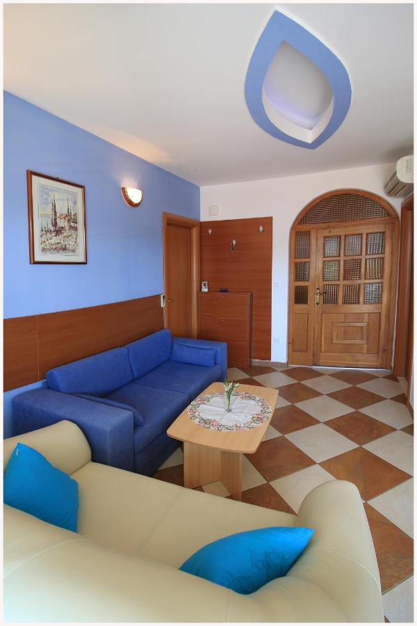 -Villa Sjor -Primosten-Apartmani- Has 2 Large Apartments And 2 Smaller Ones -Primosten Lokvice 6 Exterior foto