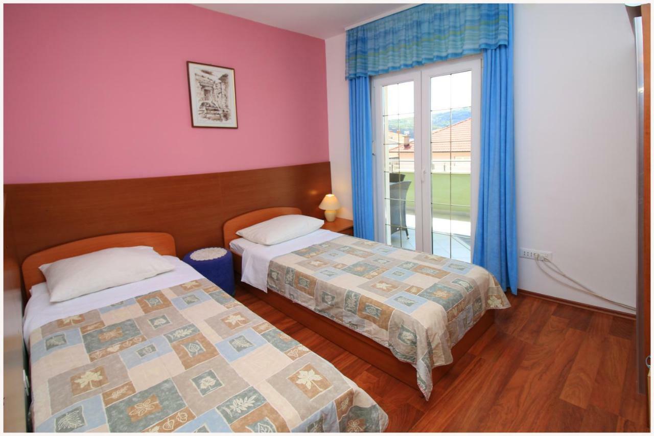 -Villa Sjor -Primosten-Apartmani- Has 2 Large Apartments And 2 Smaller Ones -Primosten Lokvice 6 Exterior foto